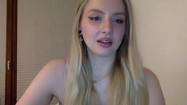 Snapshot of MayaWetDream chatting on March 2026 06:20:01 PM MayaWetDream online show from March 2026 06:20:01 PM