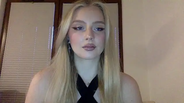 Snapshot of MayaWetDream chatting on April 2026 05:29:01 PM MayaWetDream online show from April 2026 05:29:01 PM