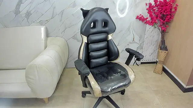 Snapshot of rox_luxury_tf chatting on February 2026 03:49:02 PM rox luxury tf online show from February 2026 03:49:02 PM