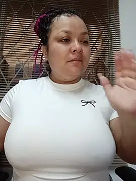 Snapshot of SweettSin chatting on May 2026 08:16:01 PM SweettSin online show from May 2026 08:16:01 PM
