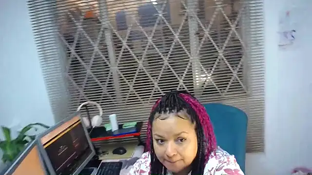 Snapshot of SweettSin chatting on May 2026 02:00:01 PM SweettSin online show from May 2026 02:00:01 PM