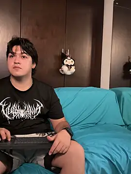 Snapshot of EmilyAndAndrew chatting on March 2026 03:52:02 AM EmilyAndAndrew online show from March 2026 03:52:02 AM