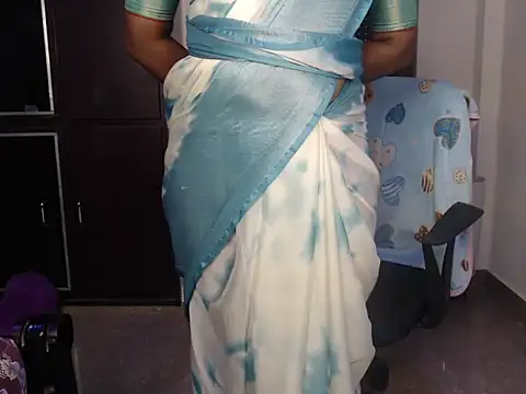 Snapshot of VixenNandhu chatting on July 2026 06:31:01 AM VixenNandhu online show from July 2026 06:31:01 AM