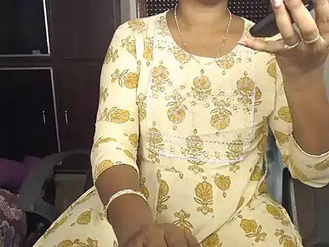 Snapshot of VixenNandhu chatting on August 2026 04:14:01 AM VixenNandhu online show from August 2026 04:14:01 AM