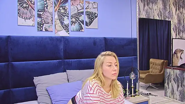 Snapshot of LovelyMiley chatting on February 2026 03:30:01 PM LovelyMiley online show from February 2026 03:30:01 PM