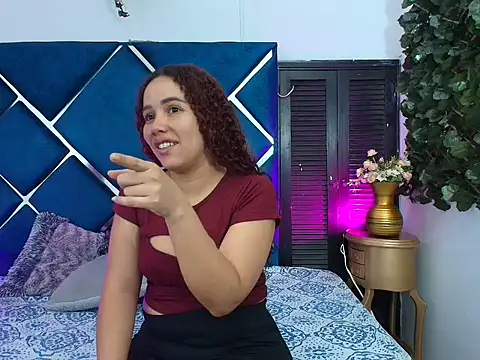 Snapshot of VenuzNaughty chatting on February 2026 12:01:01 PM VenuzNaughty online show from February 2026 12:01:01 PM