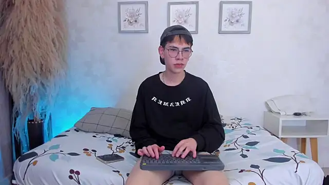 Demian Hush online show from February 2026 07:17:02 PM