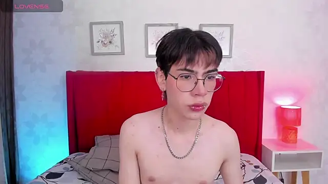 Demian Hush online show from March 2026 03:23:01 AM