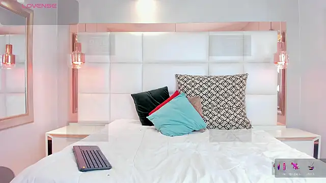 Sebastian Collins  online show from March 2026 09:32:02 PM