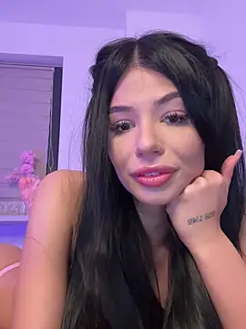 Snapshot of VivienDiamond chatting on February 2026 11:01:01 PM VivienDiamond online show from February 2026 11:01:01 PM