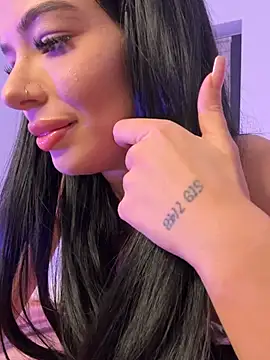 Snapshot of VivienDiamond chatting on February 2026 10:39:01 PM VivienDiamond online show from February 2026 10:39:01 PM