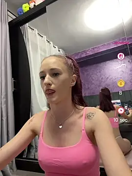 Roxyfoxyyy online show from July 2026 10:45:01 PM