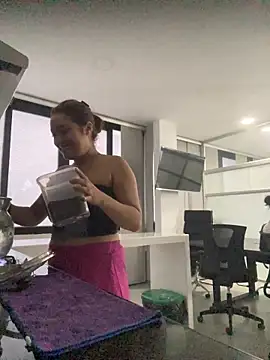 Snapshot of Emily_Harpeer chatting on February 2026 11:31:01 AM Emily Harpeer online show from February 2026 11:31:01 AM