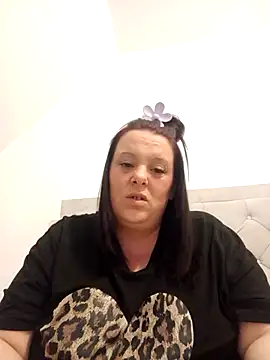 louisa36 online show from April 2026 10:40:02 PM