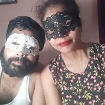 Unknownscouple online show from May 2026 05:28:02 PM
