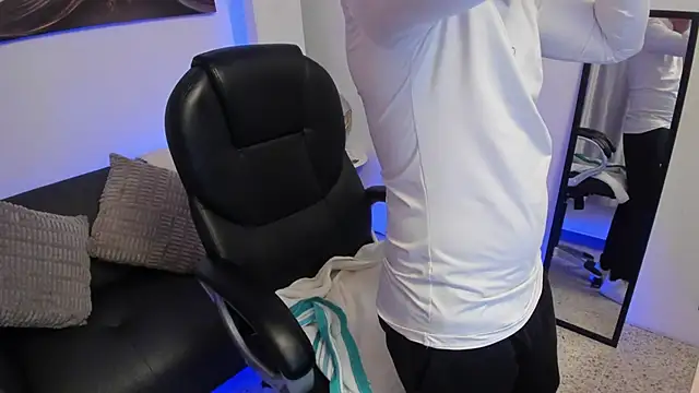 Snapshot of Tommas_Jhonson chatting on February 2026 03:50:01 AM Tommas Jhonson online show from February 2026 03:50:01 AM