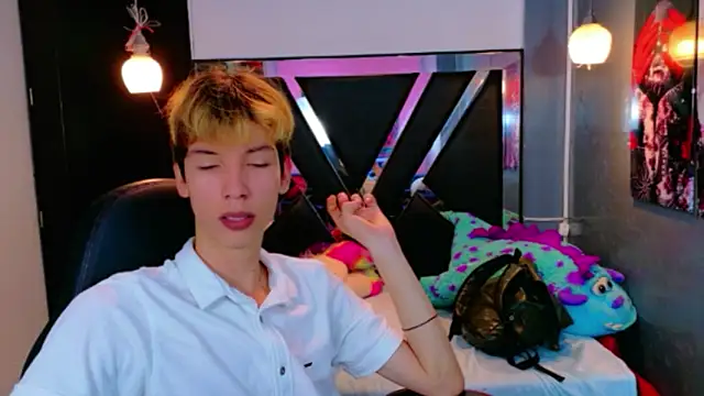 Snapshot of Liam_Green1 chatting on February 2026 12:05:02 PM Liam Green1 online show from February 2026 12:05:02 PM