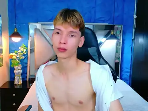 Snapshot of Liam_Green1 chatting on February 2026 02:40:02 PM Liam Green1 online show from February 2026 02:40:02 PM