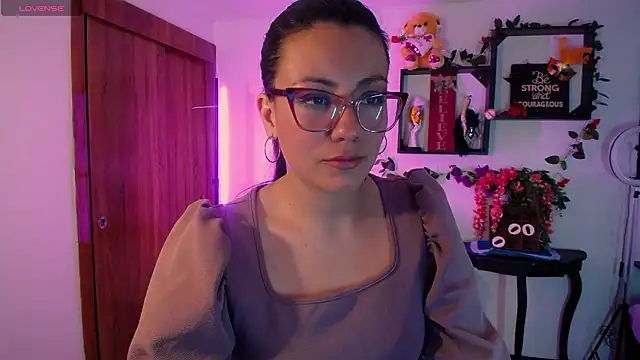 Snapshot of QueenRose94 chatting on February 2026 12:45:02 PM QueenRose94 online show from February 2026 12:45:02 PM