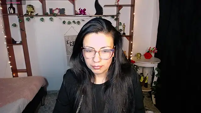 Snapshot of QueenRose94 chatting on February 2026 12:35:02 PM QueenRose94 online show from February 2026 12:35:02 PM