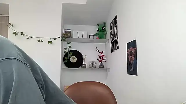 Snapshot of YourMilkyGuy chatting on July 2026 01:13:02 PM YourMilkyGuy online show from July 2026 01:13:02 PM