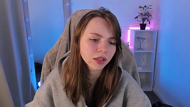 Snapshot of LesleySky chatting on February 2026 08:20:01 PM LesleySky online show from February 2026 08:20:01 PM