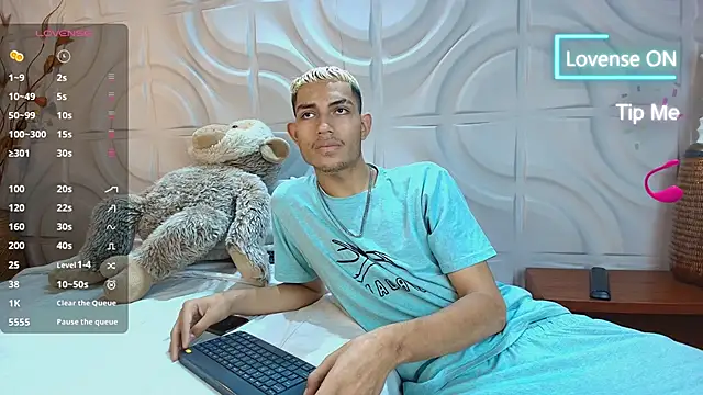 ItsZairen online show from April 2026 04:39:01 AM