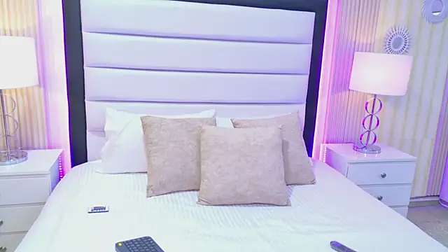 Snapshot of LaurenHazell chatting on February 2026 08:02:02 AM LaurenHazell online show from February 2026 08:02:02 AM