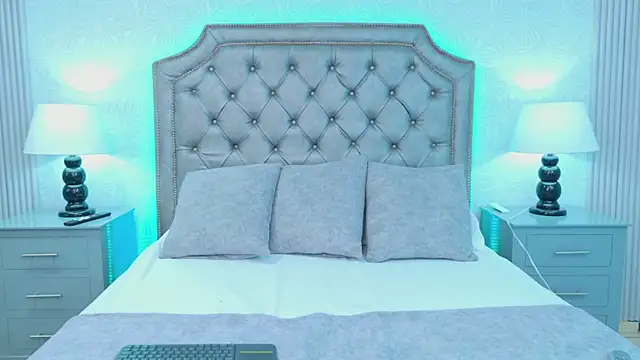 Snapshot of LaurenHazell chatting on February 2026 04:11:01 AM LaurenHazell online show from February 2026 04:11:01 AM