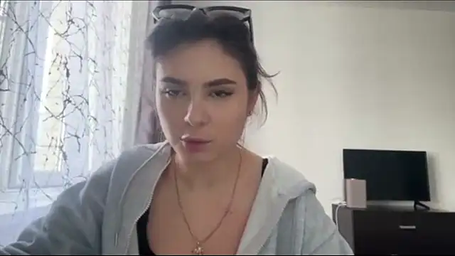 VennieMiramontez online show from May 2026 01:17:02 PM