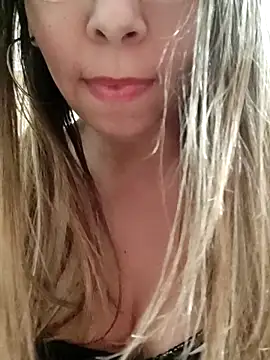 Snapshot of miel02 chatting on February 2026 02:00:01 AM miel02 online show from February 2026 02:00:01 AM