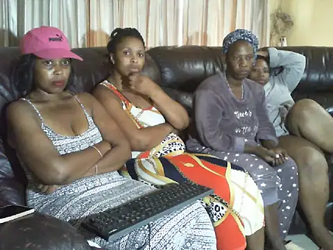 Snapshot of Caramel-Diva chatting on February 2026 07:07:02 AM Caramel-Diva online show from February 2026 07:07:02 AM