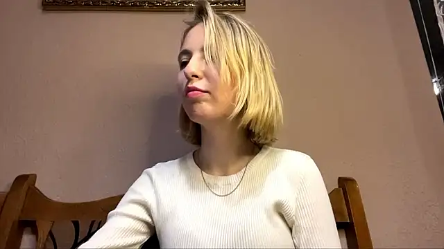 Snapshot of CharmingBlonde chatting on February 2026 06:12:01 PM CharmingBlonde online show from February 2026 06:12:01 PM