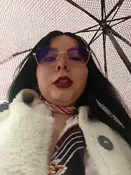 Yulska online show from May 2026 10:06:02 PM
