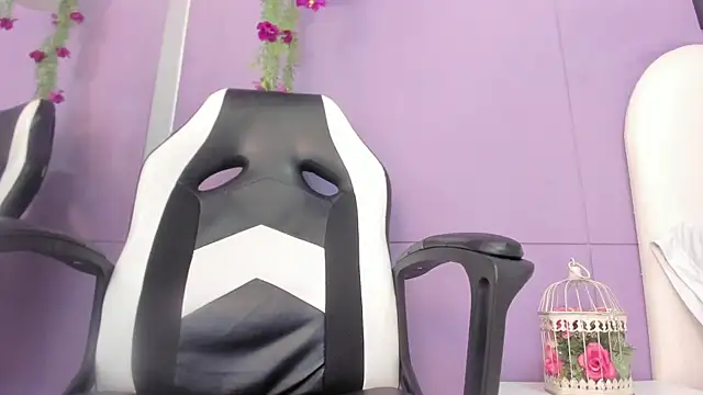 Snapshot of luna_bradley_ chatting on February 2026 12:25:01 PM luna bradley online show from February 2026 12:25:01 PM