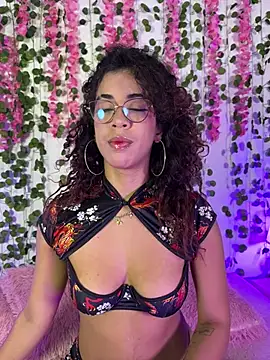 Woo isDaphne online show from February 2026 11:25:01 PM