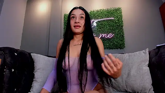 Snapshot of danielebeck chatting on February 2026 01:31:02 PM danielebeck online show from February 2026 01:31:02 PM