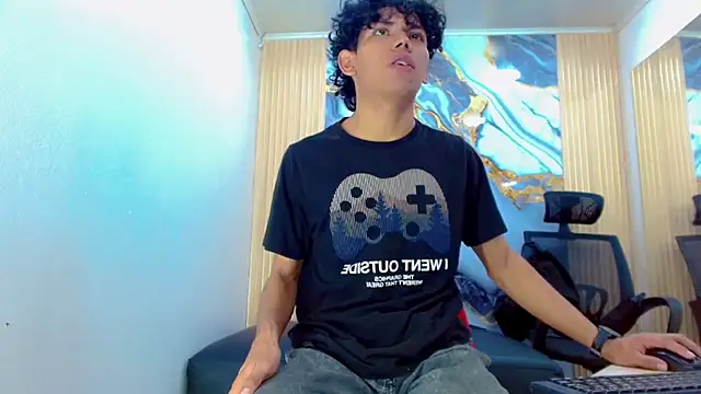 Snapshot of DaviidBuckx_ chatting on February 2026 02:19:02 AM DaviidBuckx online show from February 2026 02:19:02 AM