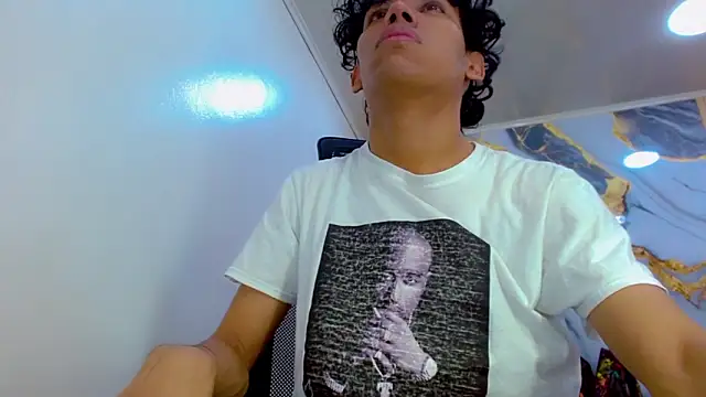 Snapshot of DaviidBuckx_ chatting on February 2026 02:23:01 AM DaviidBuckx online show from February 2026 02:23:01 AM