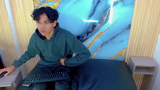 Snapshot of DaviidBuckx_ chatting on March 2026 02:02:01 AM DaviidBuckx online show from March 2026 02:02:01 AM