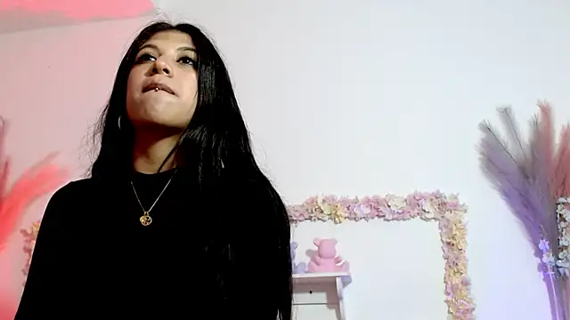 Snapshot of sharlotaustral18 chatting on February 2026 01:13:02 AM sharlotaustral18 online show from February 2026 01:13:02 AM