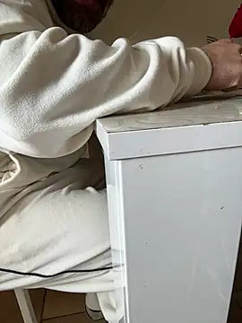 Snapshot of trombaio chatting on February 2026 01:43:01 PM trombaio online show from February 2026 01:43:01 PM