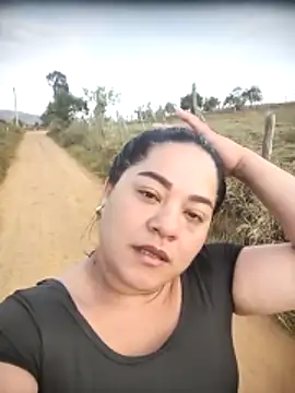 Snapshot of tania_queen chatting on March 2026 12:00:01 PM tania queen online show from March 2026 12:00:01 PM