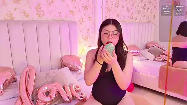 Snapshot of Mia_Reize chatting on February 2026 12:20:01 PM Mia Reize online show from February 2026 12:20:01 PM