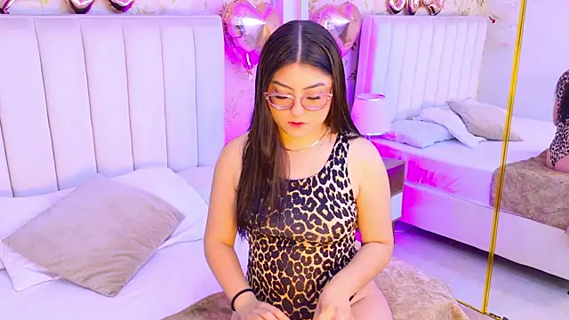 Snapshot of Mia_Reize chatting on February 2026 12:23:02 PM Mia Reize online show from February 2026 12:23:02 PM