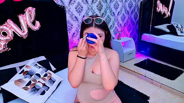 Snapshot of Mia_Reize chatting on February 2026 12:34:01 PM Mia Reize online show from February 2026 12:34:01 PM