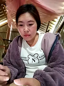 Snapshot of Yiyoongg chatting on February 2026 04:31:01 AM Yiyoongg online show from February 2026 04:31:01 AM