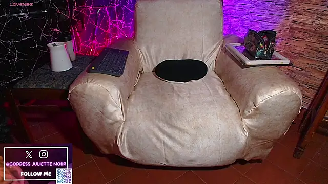 Snapshot of GoddessJulietteNoiir chatting on June 2026 11:02:01 AM GoddessJulietteNoiir online show from June 2026 11:02:01 AM