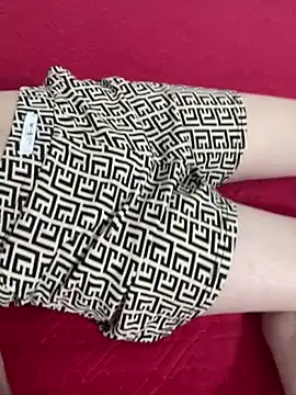 huyenzz online show from April 2026 04:14:01 PM