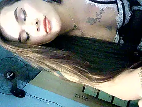 hollynicole online show from February 2026 07:50:01 AM